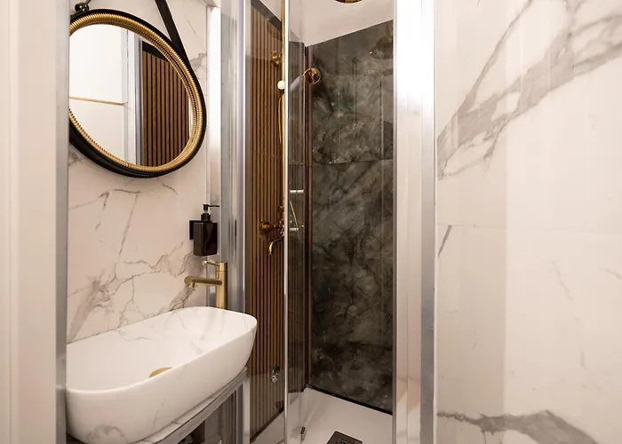 Luxury In Heart Of Walk To Colosseum *