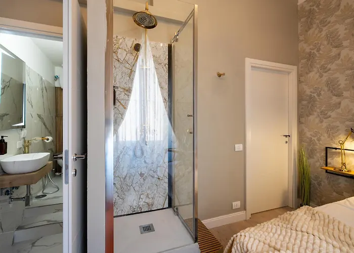 Apartamento Luxury In Heart Of Walk To Colosseum Roma